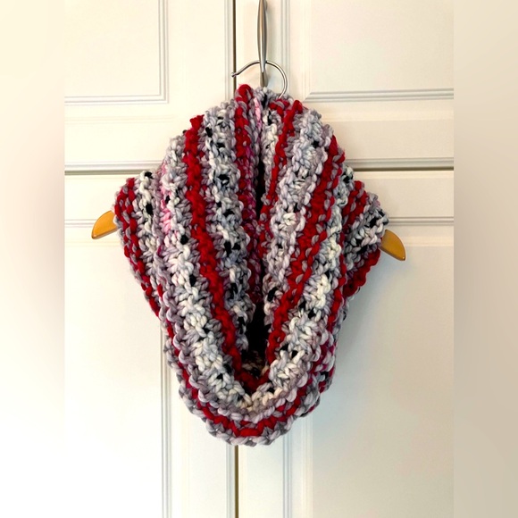 NWOT Red/grey/white infinity scarf - Picture 1 of 11